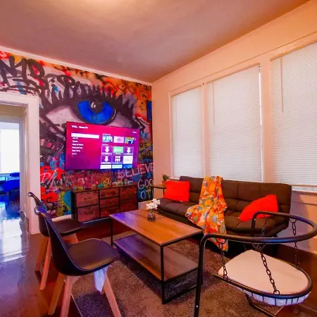 Hip And Cozy 2Br Miami Apartment